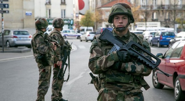 Убиха войника на ИД във Франция