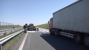 Военeн автомобил се преобърна на магистрала „Тракия" край Сливен