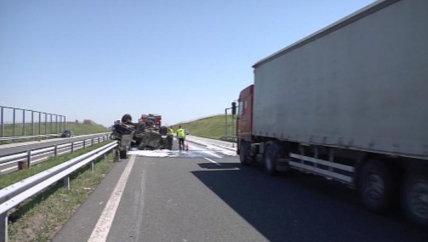 Военeн автомобил се преобърна на магистрала „Тракия" край Сливен