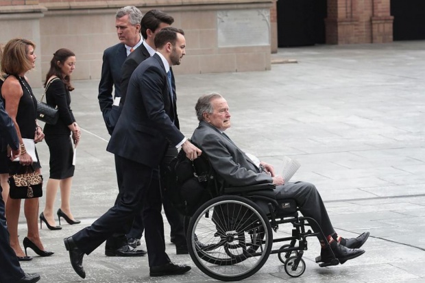 Бившият американски президент Джордж Буш-старши е приет в болница