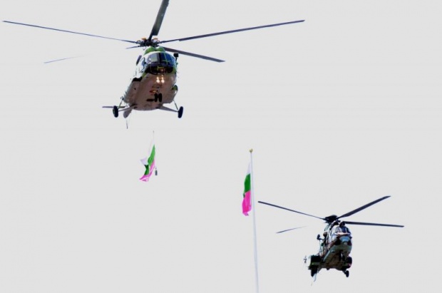 Вертолети и самолети ще летят над София в подготовка за парада на 6 май