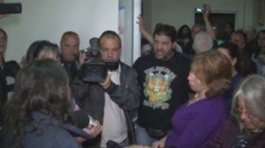 Лекарите от Враца замеряха с яйца заместник-министър