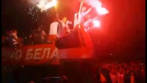 Автобусът на Цървена звезда се запали и помрачи празненствата в Белград