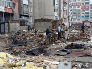 Събарят незаконни къщи и павилиони в Столипиново