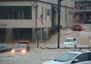 Мощна буря евакуира хиляди в САЩ и Куба, дъждове потопиха цял град в Мериленд