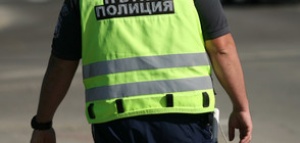 Мъж нападна полицай в Дупница