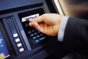 Арестуваха двама българи, източвали банкомати в Италия
