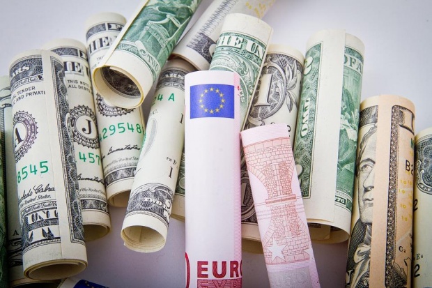 Еврото се срива заради кризата в Италия
