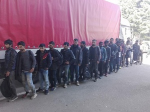 Арестуваха хасковлия, прекарвал нелегални мигранти в ТИР