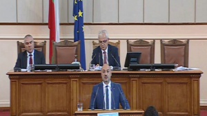 Поискаха оставката на председателя на Комисията за българите в чужбина