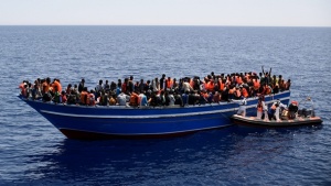 Евродепутатите настояват да се сложи край на смъртните случаи с мигранти в Средиземно море