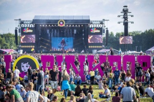 Микробус се вряза в пешеходци на фестивал в Холандия, един човек загина