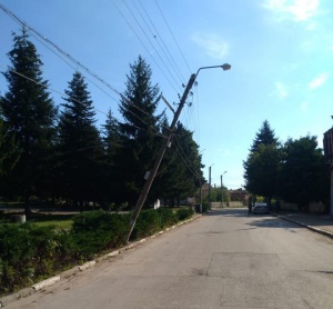 Шофьор се блъсна в електрически стълб в Осенец