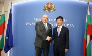 Министър Кралев се срещна с посланика на Република Корея