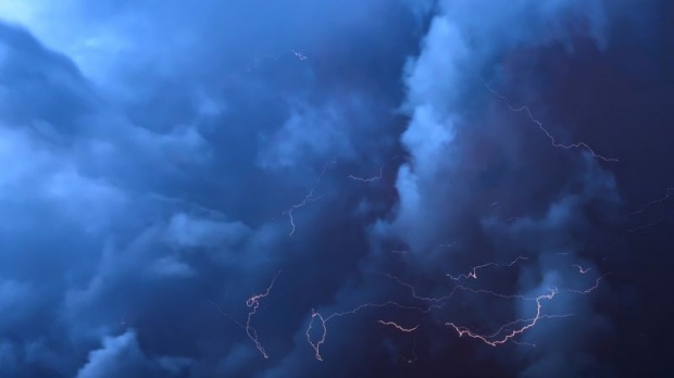Гръмотевични бури и оранжев код за опасно време в Западна България