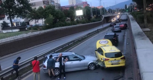 Задържаха шофьора за катастрофата на бул. „Акад. Иван Гешов”, бил пиян