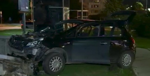 В тежко състояние е единият от пострадалите при катастрофата с такси в София