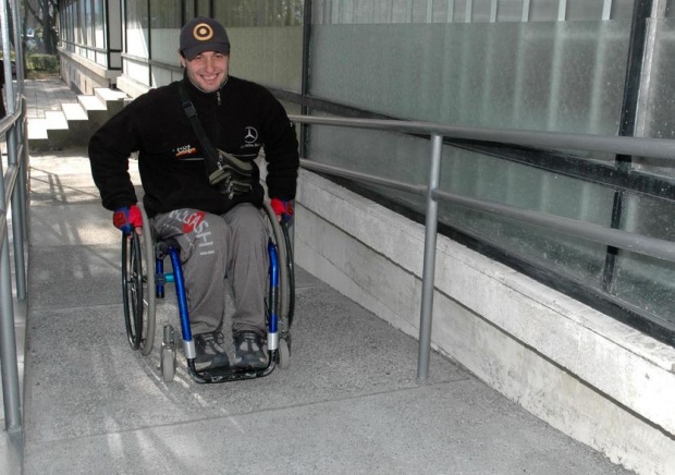 Хората в инвалидни колички отново без достъп до морето в Бургас