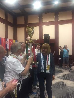 Кметът Фандъкова връчи купите на победителите в Световното отборно първенство по шахмат за незрящи