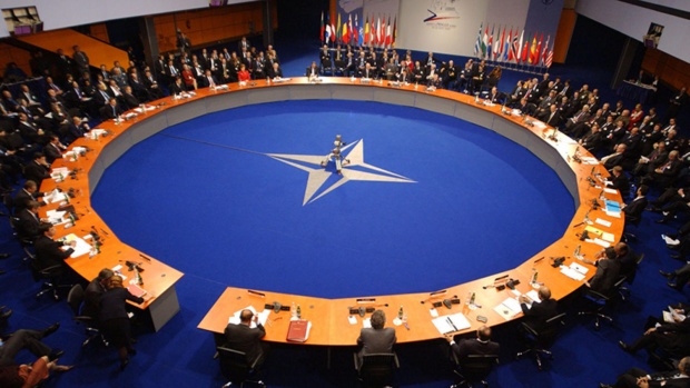 НАТО декларира, че ще пази турското небе