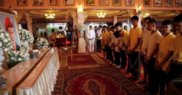 Спасените от пещерата тайландски момчета стават монаси за девет дни
