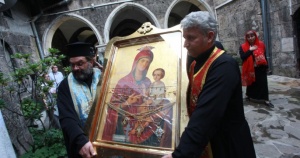 Тържествена литургия в храма "Света Петка" в София за украинска чудотворна икона