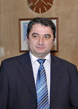Емануил Йорданов с остри реплики срещу институциите