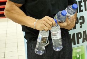 Столична община раздава безплатно минерална вода заради жегата