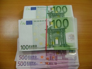 Жена се опита да прекара €48 000 през "Калотина"