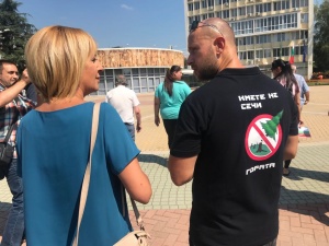 Манолова иска от кмета на Димитровград да спре строежите в парк "Вапцаров"