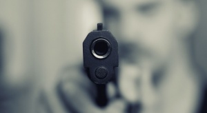 Мъж заплаши полицаи с пистолет в Стражица