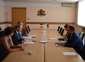Министър Караниколов обсъди провеждането на бизнес форум с  посланика на Румъния