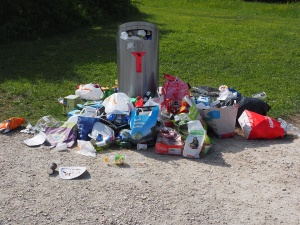 Глоби за изхвърляне на боклук на нерегламентирани места в Кюстендил