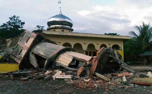 Ново силно земеттресение раздруса индонезийския остров Ломбок