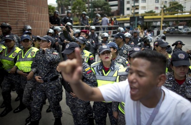 Перу и Еквадор затягат изискванията за мигрантите от Венецуела