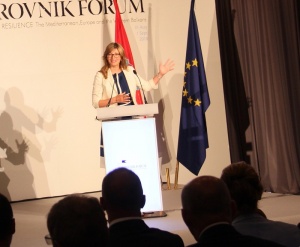 Захариева: За 20 години Балканите много се промениха, но трябва да продължим борбата за демокрация