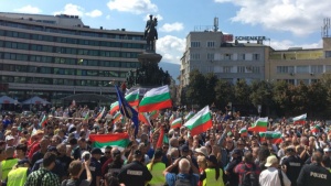 Антиправителствен протест в София блокира за часове бул. „Цар Освободител“