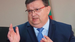 Цацаров предлага завишени санкции за производство на нелегални цигари