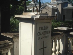 Възстановиха поругания паметник на Стамболов в Централните гробище