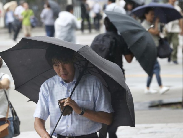 Над 540 000 японци трябва да се евакуират заради тайфун