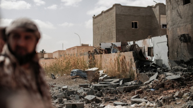 Има жертви и заложници при самоубийствения атентат в Триполи
