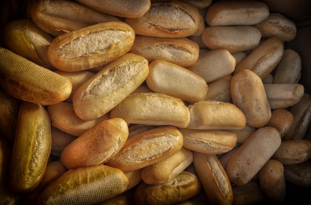 Държавата иска от големите магазини да продават хляба без печалба