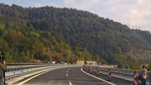 Смяна на мантинелата затруднява движението на 2 км от "Тракия"