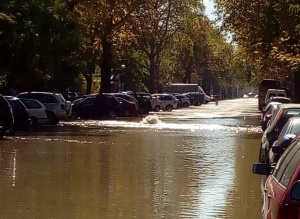Централен булевард в Пловдив стана езеро заради авария