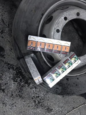 Турски ТИР опита да вкара у нас цигари в резервните гуми