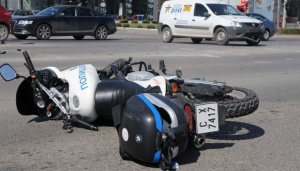 Кола блъсна моторизиран полицай в София