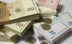 8155 души в България взимат заплати над 9100 лева