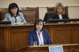 Корнелия Нинова: ГЕРБ използват ВМРО, за да прикрият собствените си пропуски в ДАБЧ