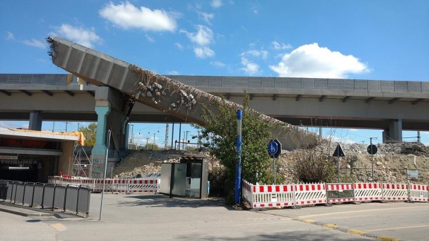 Наводненията в Италия срутиха мост