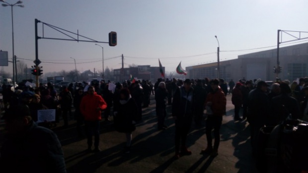 Протести блокират основни пътни артерии в София